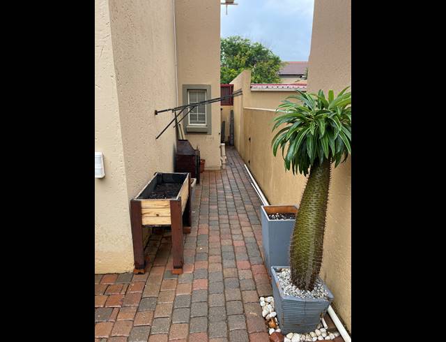 2 bed property to rent in EQUESTRIA
